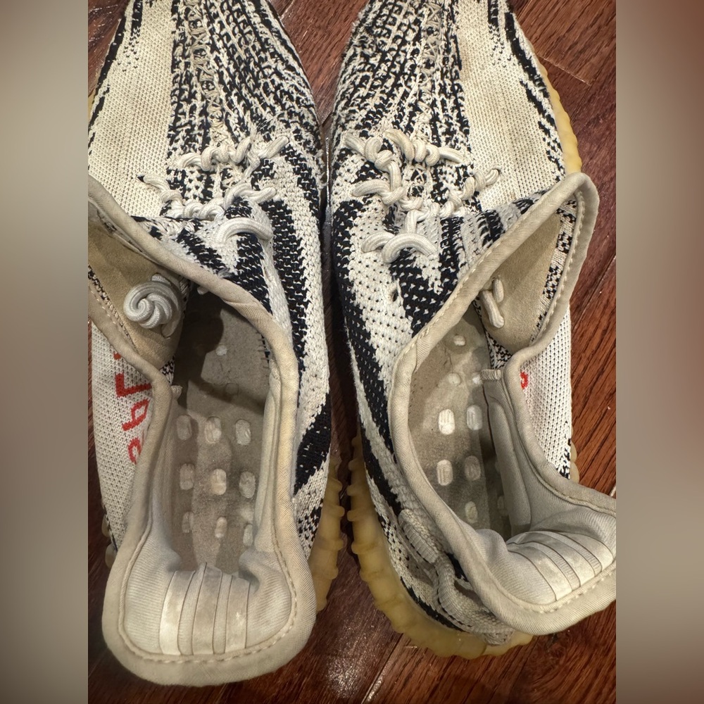 Adidas Yeezy Boost 350 V2 in Zebra Men’s Sz 11 Used Condition White Black Red - Picture 8 of 9